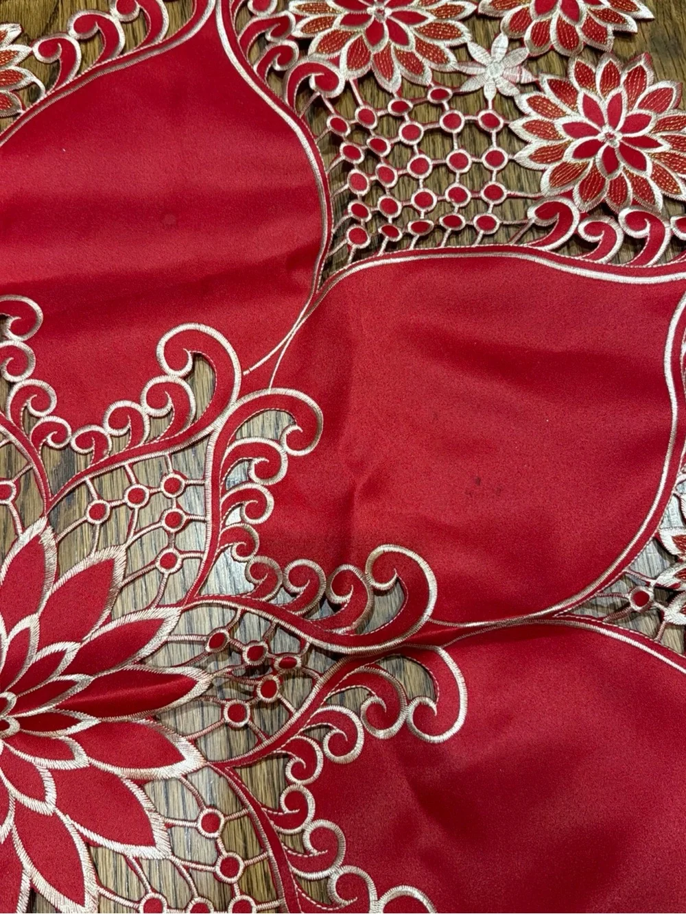 Vintage Festive Red Floral Lace Table Topper - Home Holiday